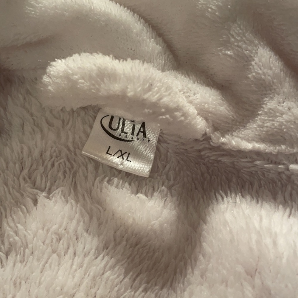 ❣️White Plush Robe ❣️ - Picture 3 of 3